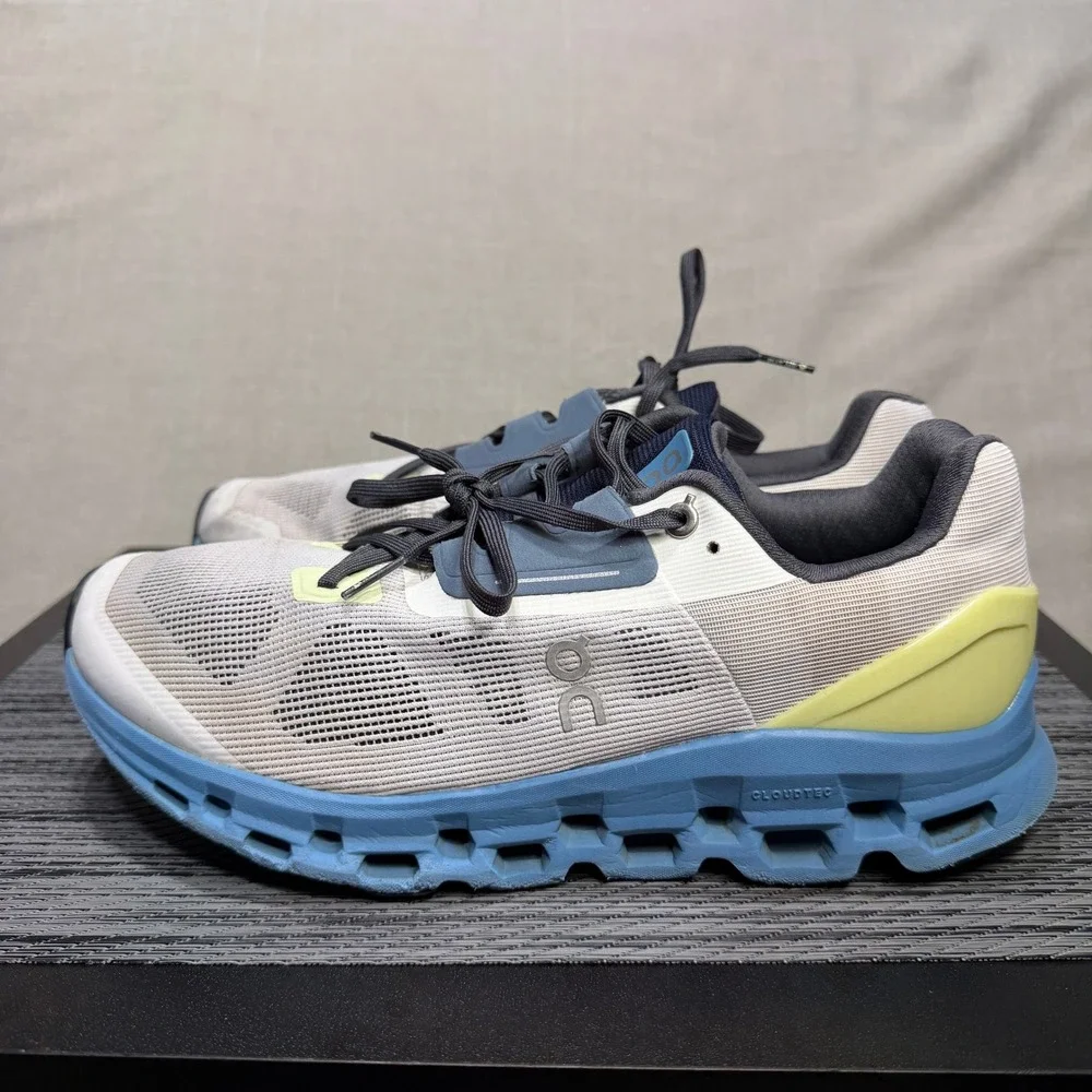 On Running Cloudstratus - Mens 10.5 - White Blue Frost Niagara 39.98659